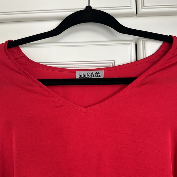Tutu and Lilli The Kelly blouse NWOT  Size Small - in red ♥️ - Picture 8 of 9